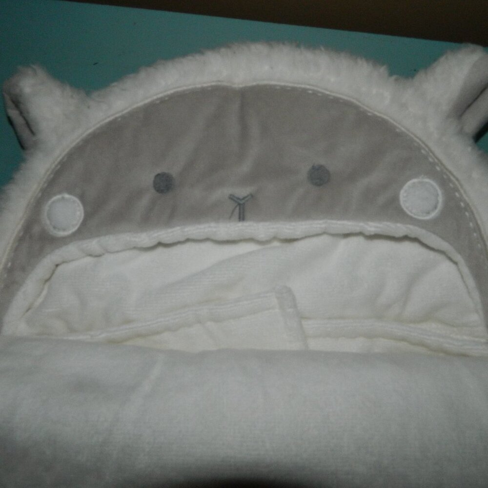 Pottery Barn Kids Faux Fur Lamb Hooded Baby Towel (TT-47)